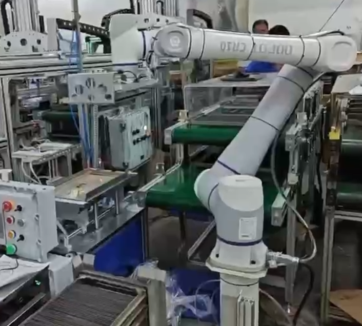 山东机加工上下料：关节机器人vs桁架机械手，怎么选不踩坑？